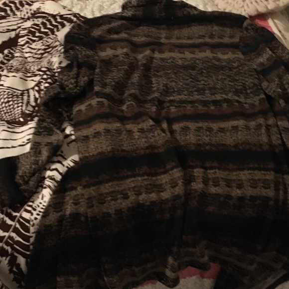 CLOSET CLOSING DEAL‼️3 JACKETS/1 CARDIGAN + BONUS❗️ - Picture 7 of 8